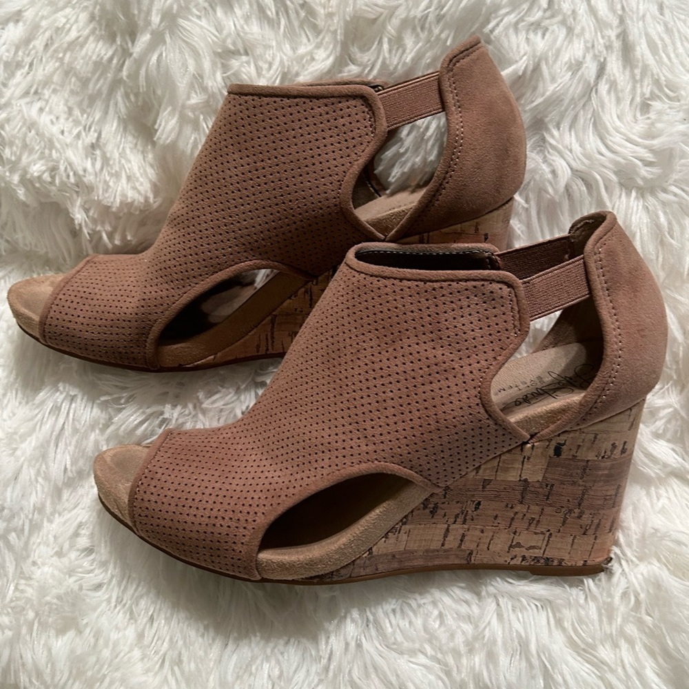 Naturalizer wedges